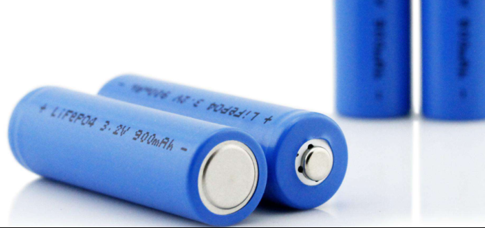 太阳能路灯锂电池对比铅酸蓄电池的好处?